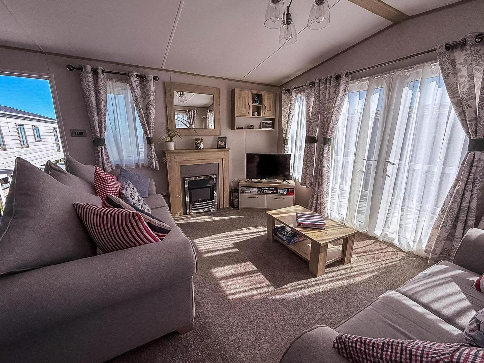 Campingplatz Lovely Caravan With Seaviews, Wi-fi And Decking Near Pakefield Ref 68040cr